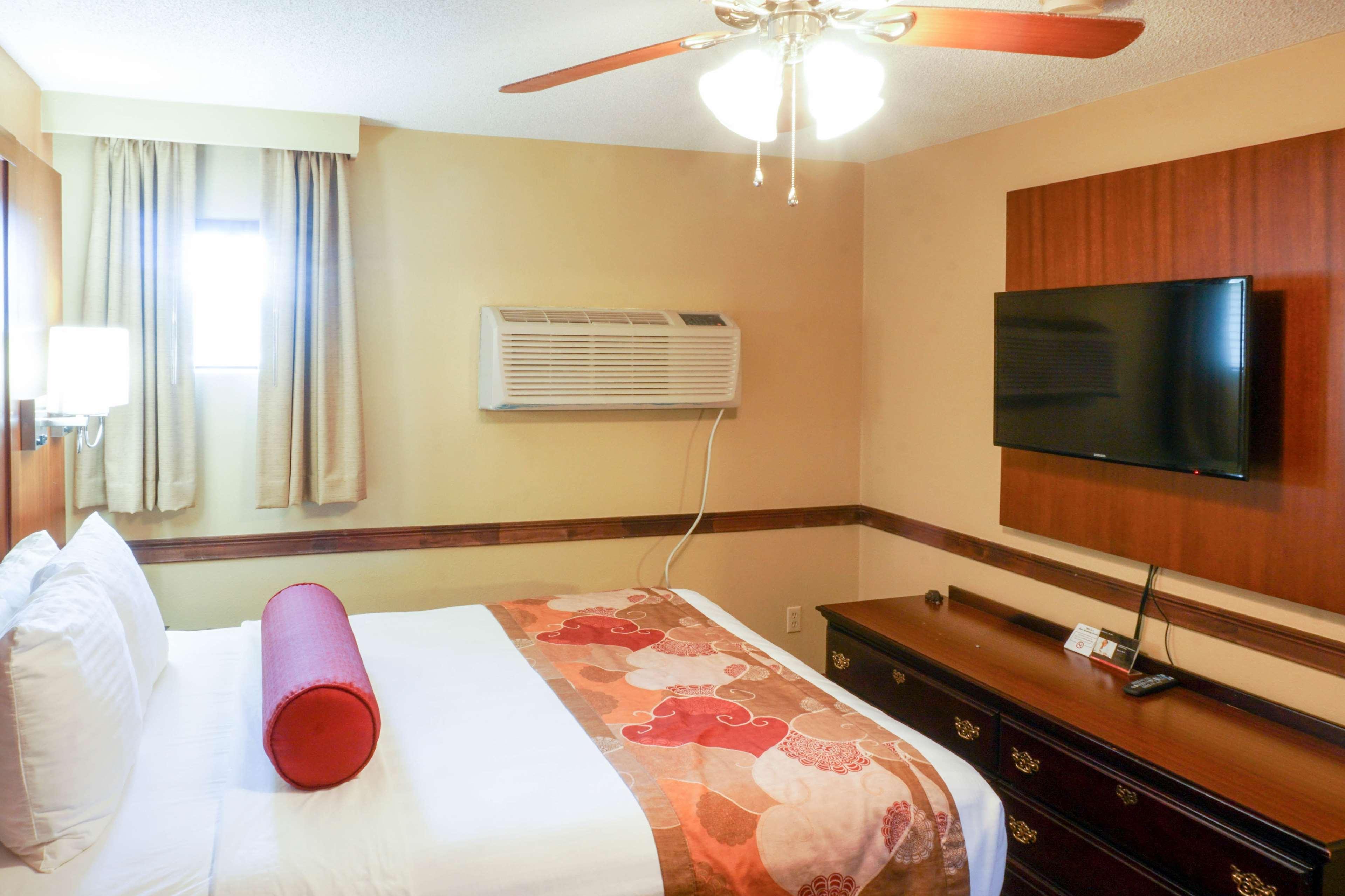 Best Western Plus Georgetown Corporate Center Hotel Exterior foto