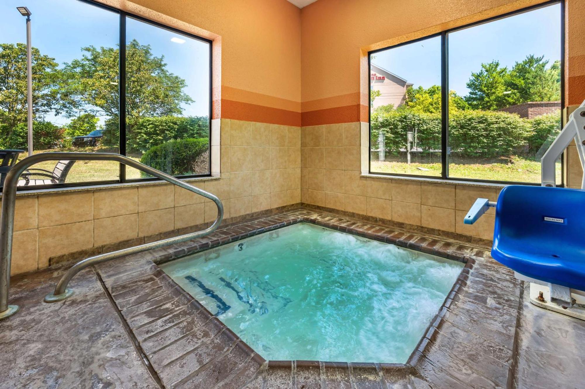 Best Western Plus Georgetown Corporate Center Hotel Exterior foto