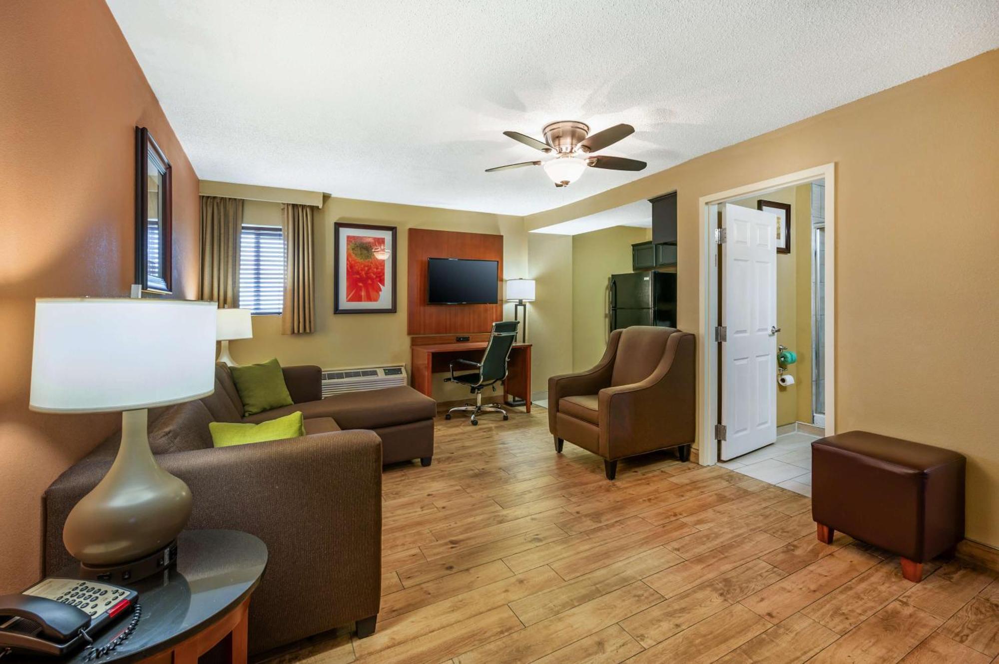 Best Western Plus Georgetown Corporate Center Hotel Exterior foto